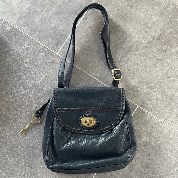 Fossil Handbags - 2/$25 Authentic Fossil Leather Crossbody/Shoulder Turnlock Purse